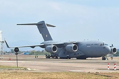 Máy bay quân sự cỡ lớn C-17 của Không quân Ấn Độ tại sân bay Mae Sot. (Ảnh: NBT)