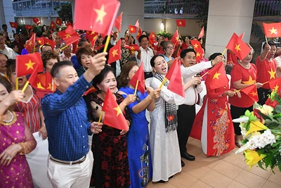 Lễ kỷ niệm 50 năm Ngày giải phóng miền nam, thống nhất đất nước tại Khon kaen, Thái Lan.