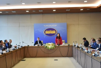 Thứ trưởng Ngoại giao Lê Thị Thu Hằng phát biểu tại Phiên họp.