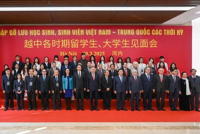 Tổng Bí thư Tô Lâm chụp ảnh chung với các đại biểu. (Ảnh: Duy Linh)