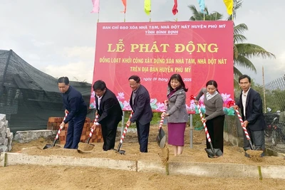 Lãnh đạo tỉnh Bình Định khởi công xây dựng xóa nhà tạm, nhà dột nát tại địa bàn huyện Phù Mỹ.
