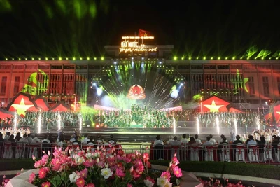 Chương trình nghệ thuật “Đất nước trọn niềm vui”. (Ảnh: THỐNG NHẤT/TTXVN)