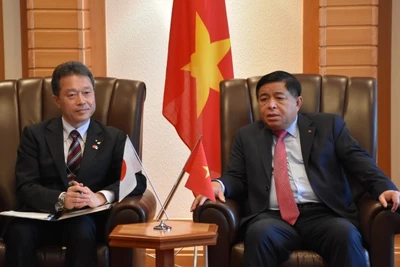 Phó Thủ tướng Nguyễn Chí Dũng tiếp Thống đốc tỉnh Mie Ichimi Katsuyuki. (Ảnh: Nguyễn Tuyến -TTXVN)