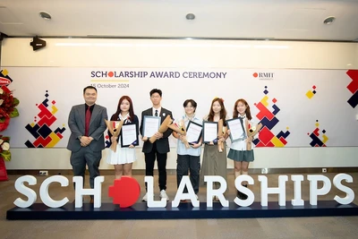 Học bổng toàn phần được trao cho học sinh trung học có thành tích học tập xuất sắc, tích cực tham gia hoạt động cộng đồng và có tiềm năng lãnh đạo.