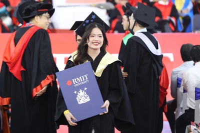 Tân khoa Khóa 2025 Đại học RMIT Việt Nam mừng Lễ tốt nghiệp.