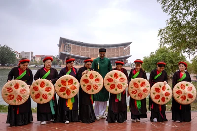 Cùng đến nơi nghệ sĩ Xuân Hinh "lướt trên mặt nước"