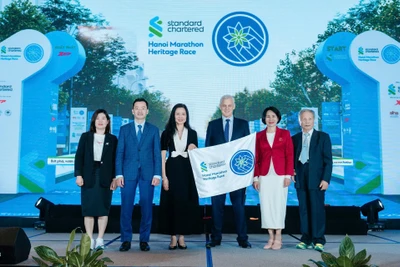 Các đại biểu tại buổi lễ công bố giải Standard Chartered Marathon Di sản 2025. 