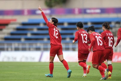 Hải Yến mở tỷ số cho đội tuyển nữ Việt Nam từ ngay phút thứ 5. (Ảnh: Hoàng Linh)