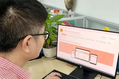 Người dân thực hiện dịch vụ công trực tuyến (Nguồn: Internet)