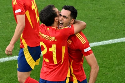 Mikel Merino có pha đánh đầu ở những phút thi đấu cuối cùng để ấn định chiến thắng cho Tây Ban Nha. (Ảnh: UEFA)