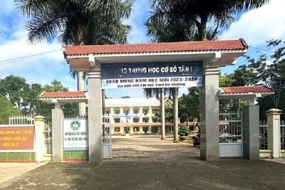 Trường Trung học cơ sở Tân Lợi, nơi xảy ra vụ việc.