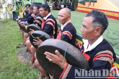 Với những giá trị độc đáo của văn hóa cồng chiêng Tây Nguyên, ngày 25/11/2005, Văn hóa cồng chiêng Tây Nguyên được UNESCO công nhận là Kiệt tác truyền khẩu và Di sản văn hóa phi vật thể của nhân loại.