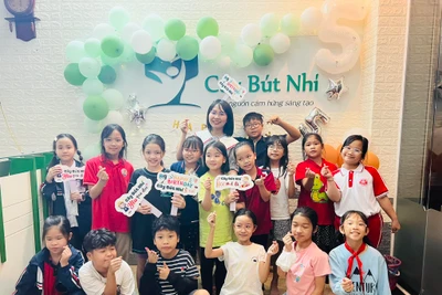 Các em nhỏ tại Câu lạc bộ Cây Bút Nhí.