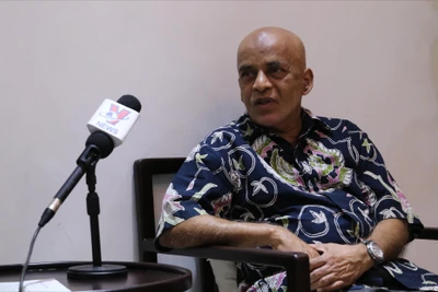 Nhà nghiên cứu cao cấp của Trung tâm nghiên cứu Đông Nam Á (CSEAS) Veeramalla Anjaiah trả lời phóng viên TTXVN tại Jakarta. (Ảnh: Hữu Chiến - PV TTXVN tại Jakarta) 