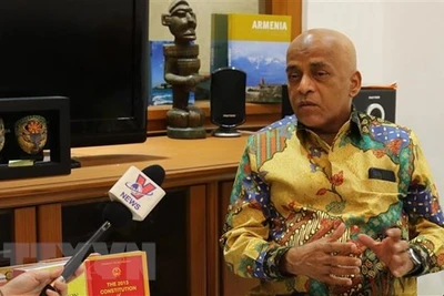 Ông Veeramalla Anjaiah trả lời phỏng vấn của phóng viên TTXVN tại Jakata. (Ảnh: Hữu Chiến/TTXVN)