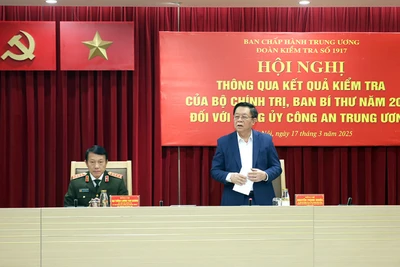 Đồng chí Nguyễn Trọng Nghĩa phát biểu tại Hội nghị thông qua dự thảo báo cáo kiểm tra đối với Đảng ủy Công an Trung ương. (Ảnh: Bộ Công an)