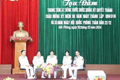 Tọa đàm “Vững bước dưới quân kỳ quyết thắng”.