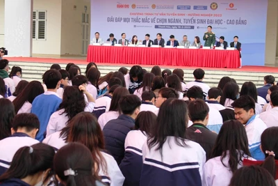 Quang cảnh buổi tư vấn tuyển sinh-hướng nghiệp.