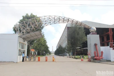 Công ty Công nghiệp tàu thủy Dung Quất.