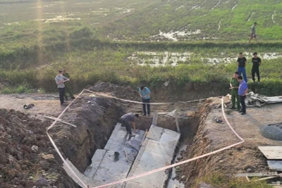 Hiện trường sự cố thi công sập cống hộp đường gom dự án cao tốc Diễn Châu-Bãi Vọt.