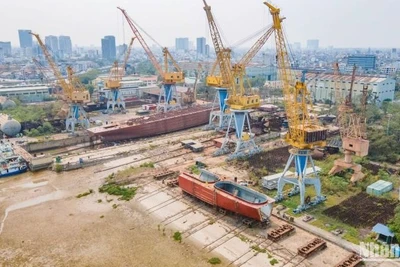 Một góc công trường sản xuất của Công ty Đóng tàu Bạch Đằng.