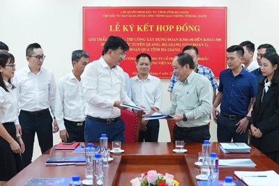 Quang cảnh lễ ký kết.