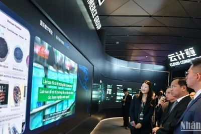 Đoàn đại biểu kinh tế cấp cao Việt Nam do đồng chí Lê Quang Mạnh dẫn đầu, làm việc tại trụ sở chính của Tập đoàn Alibaba tại Xixi Campus (Hàng Châu, Trung Quốc).