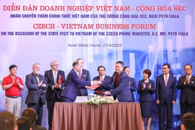 Vietjet ký hợp tác với Trường bay F Air (Cộng hòa Séc) đào tạo phi công