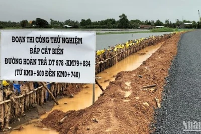 Đoạn thi công thử nghiệm đắp cát biển nền đường hoàn trả ĐT 978.