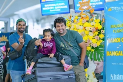 Hành khách vui mừng được bay trên chuyến bay thẳng kết nối Hà Nội với Bengaluru.