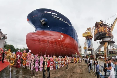 Đóng tàu Bạch Đằng hạ thủy tàu hàng trọng tải 17.500DWT