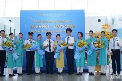 Phi hành đoàn trên chuyến bay VN63 tái lập cầu nối hàng không Hà Nội-Moscow.