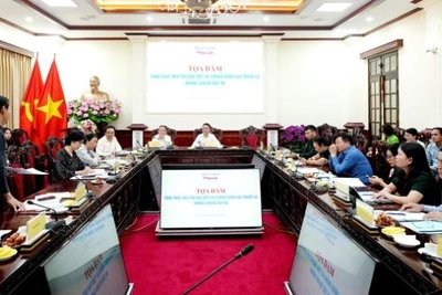 Các đại biểu tham dự tọa đàm.