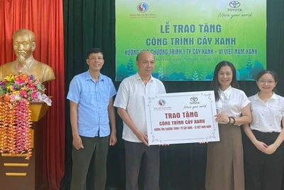 Trao tặng cây xanh cho tỉnh Hà Tĩnh