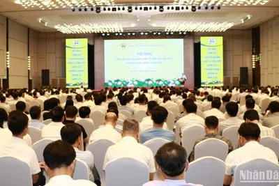 Các đại biểu tổng kết chuyên ngành kinh tế tổng hợp ngành than.