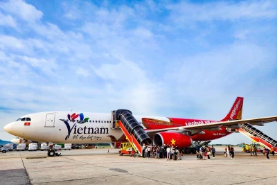 Biểu tượng du lịch Việt Nam trên thân máy bay A330 của Vietjet.