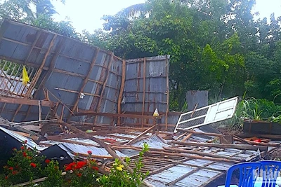 Mưa to kèm dông lốc trong ngày 30/7 gây hư hỏng nhiều nhà dân ở các vùng nông thôn tỉnh Cà Mau