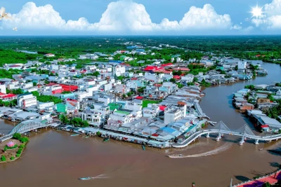 Xứ sở Đầm Dơi sau chặng đường 40 năm xây dựng, phát triển. Trong ảnh là một góc trung tâm thị trấn Đầm Dơi, huyện Đầm Dơi, tỉnh Cà Mau. (Ảnh: HOÀNG GIANG). 