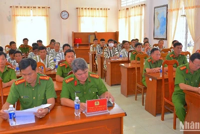 Các phạm nhân chờ nghe công bố quyết định đặc xá của Chủ tịch nước.