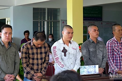 Xét xử lưu động 5 bị cáo tại Cà Mau về cùng tội “cướp tài sản”.