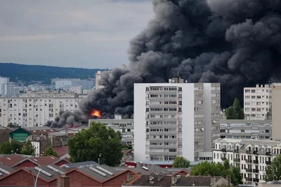 Trận hỏa hoạn tại Thành phố Aubervilliers (Pháp) vào ngày 26/5/2020. (Nguồn: Les Echos)