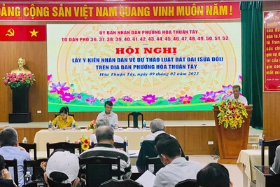 Hội nghị lấy ý kiến nhân dân về dự thảo Luật Ðất đai (sửa đổi) trên địa bàn phường Hòa Thuận Tây, quận Hải Châu, thành phố Ðà Nẵng. (Ảnh: Vũ Thủy)