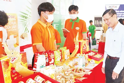 Các sản phẩm chế biến từ trái dừa sáp của Công ty TNHH Chế biến dừa sáp Cầu Kè, xã Thạnh Phú, huyện Cầu Kè, tỉnh Trà Vinh.