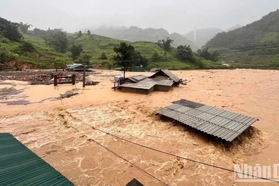 Thôn Mảnh Tầu, xã Bản Mù, huyện Trạm Tấu, tỉnh Yên Bái chìm trong nước lũ do ảnh hưởng của bão số 3. (Ảnh: THANH SƠN)