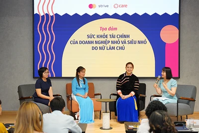 Các đại biểu chia sẻ trong tọa đàm tại chương trình. Ảnh: CARE Việt Nam