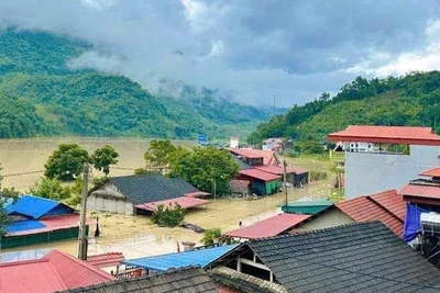 Nước lũ dâng cao tại Bắc Kạn do ảnh hưởng của bão số 3. (Ảnh: TUẤN SƠN)