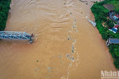 Hiện trường vụ sập nhịp cầu Phong Châu, Phú Thọ ngày 9/9/2024. (Ảnh: THÀNH ĐẠT)
