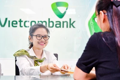 Giao dịch tại Ngân hàng TMCP Vietcombank. (Ảnh nhandan.vn)