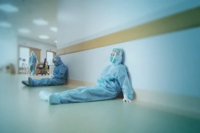 Nhân viên y tế nghỉ việc: Sẽ mất đi một thế hệ kế cận