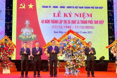 Lễ kỷ niệm 40 năm thành lập thị xã (nay là thành phố Tam Điệp).